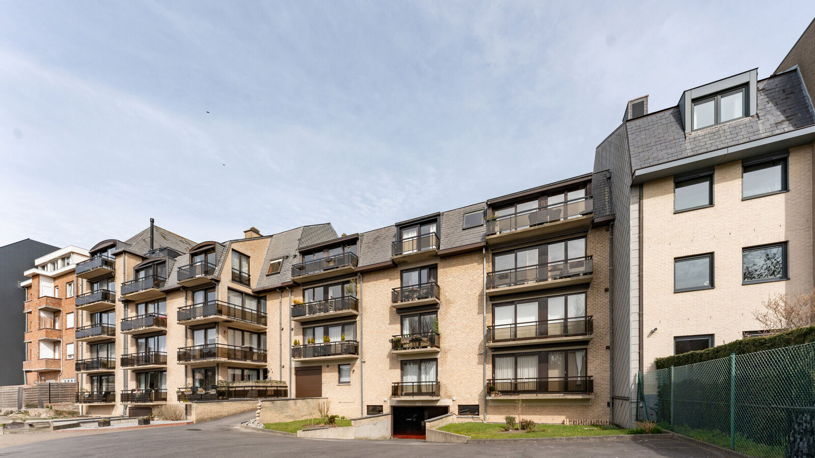 Closed garage for sale in Koksijde