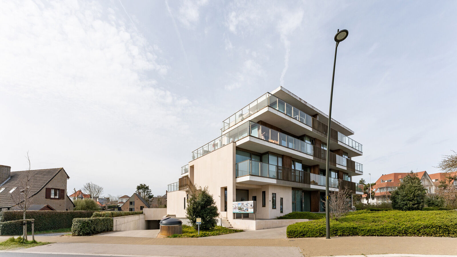 Closed garage for sale in Sint-Idesbald