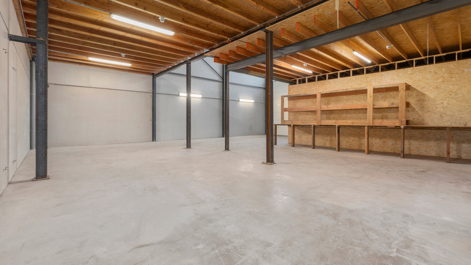 Industrial building for rent in Oostende