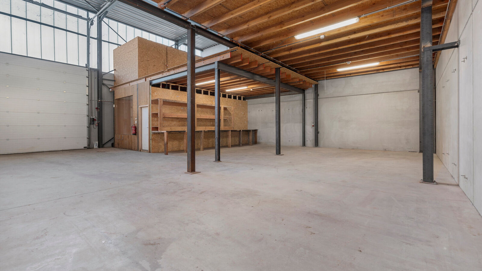 Industrial building for rent in Oostende