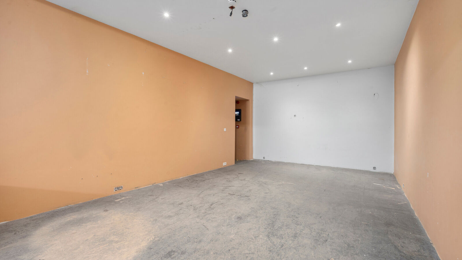 Industrial building for rent in Oostende