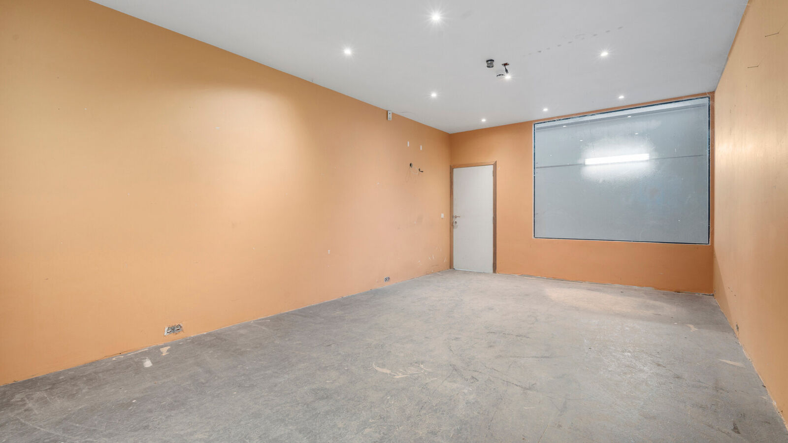 Industrial building for rent in Oostende